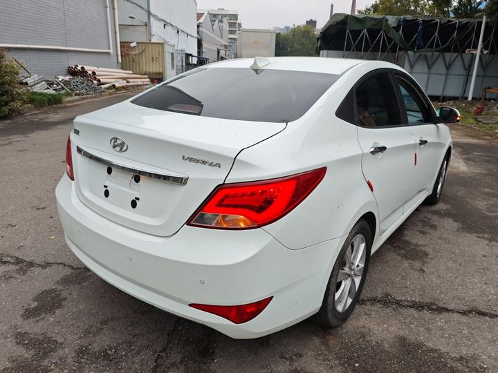 Verna 2014 1.4L MT TOP photo 4