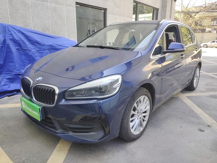 2 Series Wagon 2018 218i Leading