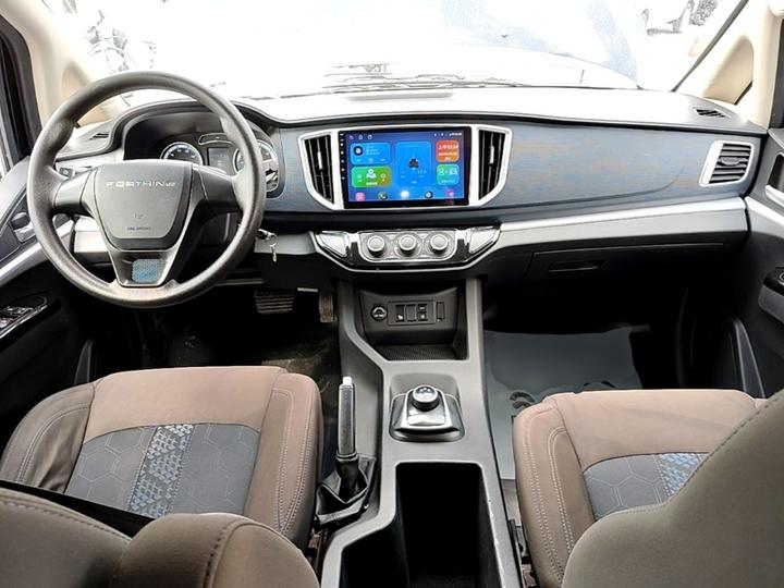 Lingzhi M5EV 2022 Luxury 7-Seater photo 5