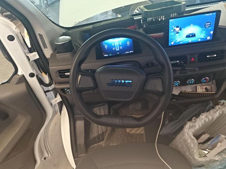 E 2025 77kwh Medium Wheelbase photo 6