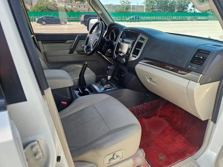 Pajero Parallel Import photo 6
