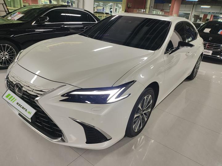 ES 2025 200 Exclusive