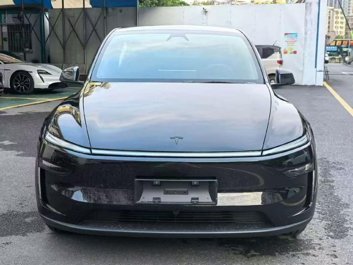Model Y 2026 RWD photo 2