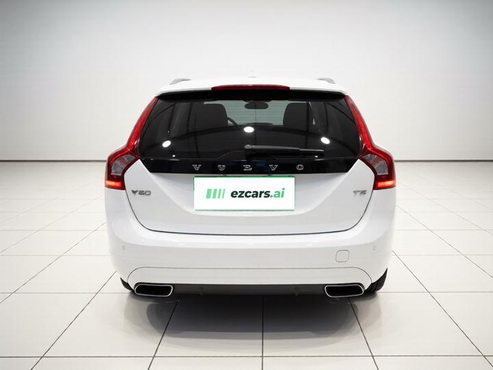 V60 2015 T5 photo 5