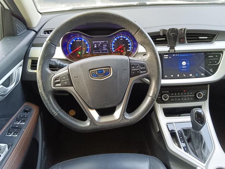 Vision 2018 1.5L AT photo 7
