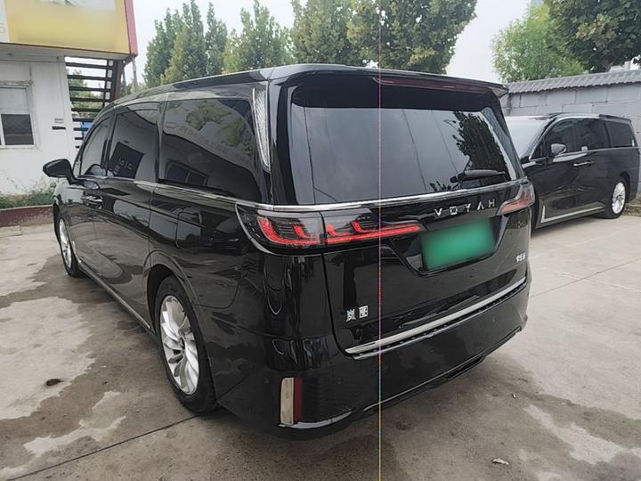 Voyah Dreamer 2024 PHEV Extended Range Premium photo 4