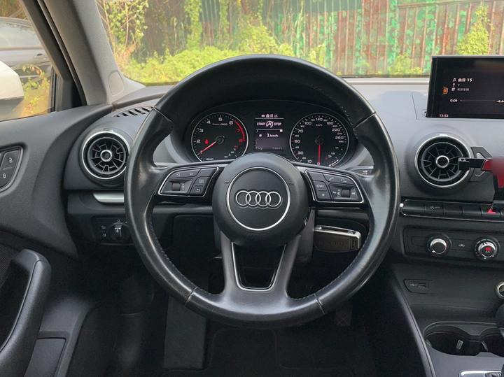 A3 2018 30 Anniversary Sportback 35 TFSI Progressive photo 2