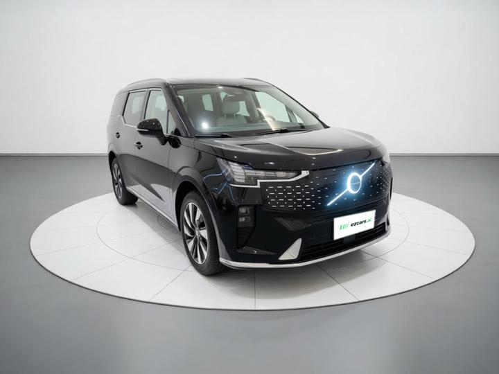EM90 2025 Ultra 6-Seater photo 3