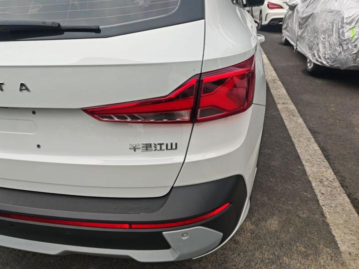 VS7 2024 280TSI AT Honor photo 7