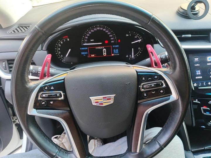 XTS 2018 28T Tech photo 6