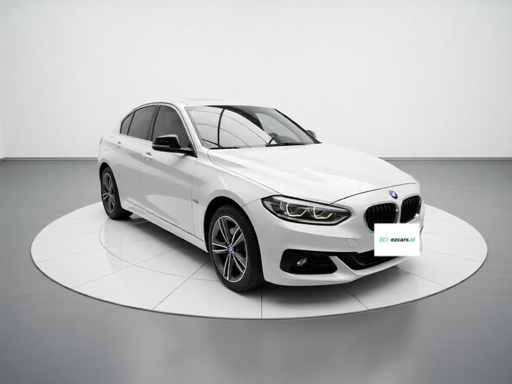 1 Series 2018 118i Sport photo 3
