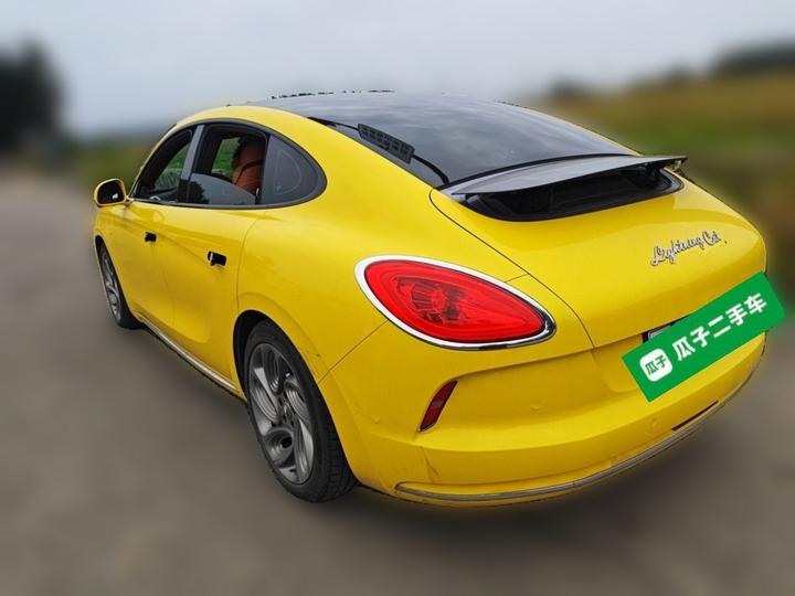 2022 555km Premium photo 4