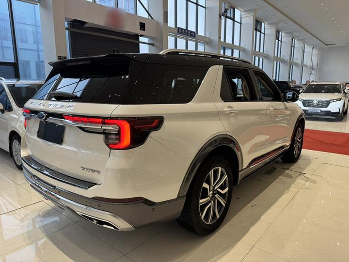 Explorer 2023 EcoBoost 285 AWD Titanium 7-Seater photo 3