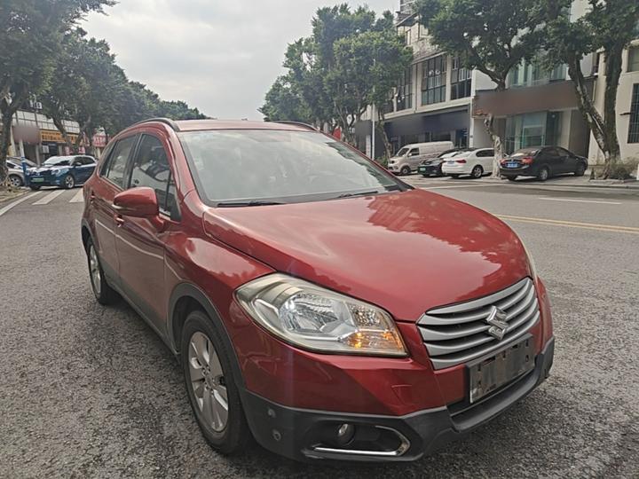 2015 1.6L CVT RWD Progressive photo 3