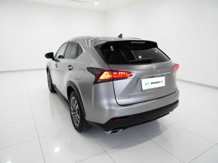 NX 2015 200t photo 4