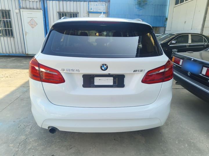 2 Series Wagon 2016 218i Leading photo 5