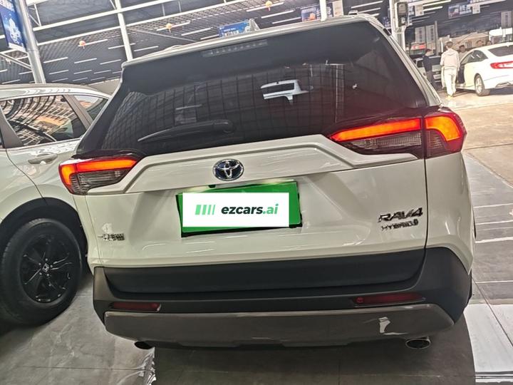 RAV4 2022 Hybrid 2.5L E-CVT RWD Elite photo 5