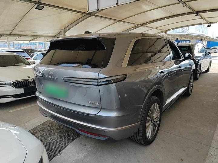 L90 2025 Ultra 6-Seater 85 photo 4