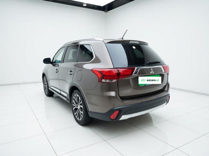 Outlander 2016 2.4L AWD Elite 5-Seater photo 4