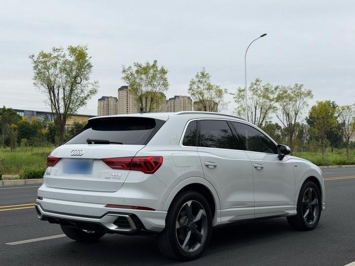 Q3 2024 35 TFSI RS photo 4