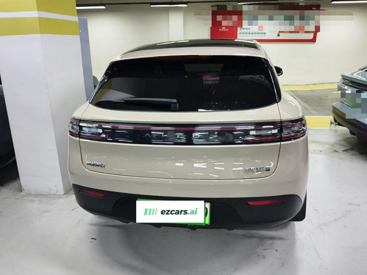 HIMA AITO M5 2022 EV AWD Performance photo 5
