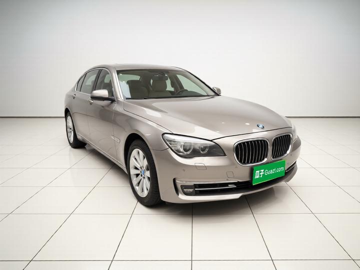7 Series 2013 740Li Leading photo 3