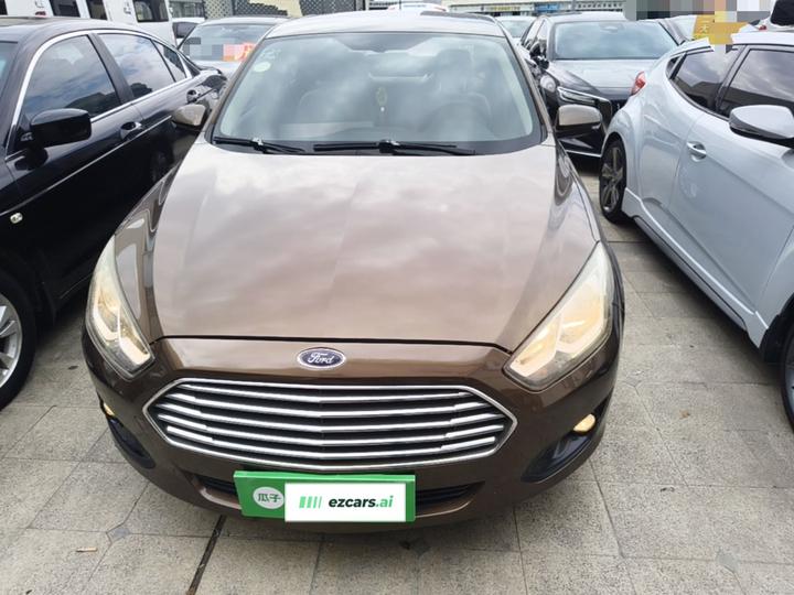 Escort 2015 1.5L MT Comfort photo 2