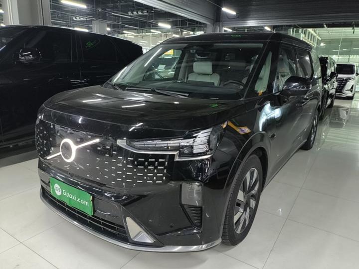 EM90 2025 Ultra 6-Seater