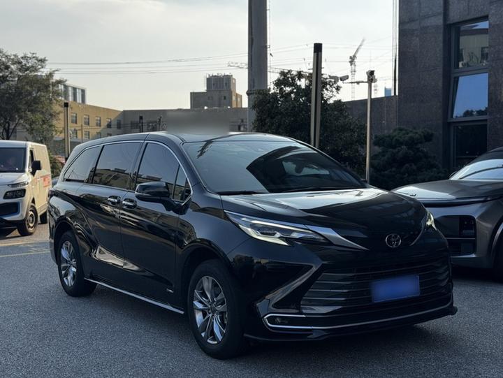 Sienna 2024 2.5L Hybrid Luxury photo 4