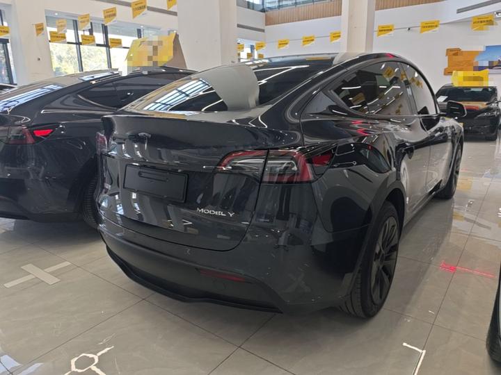 Model Y 2024 RWD photo 4