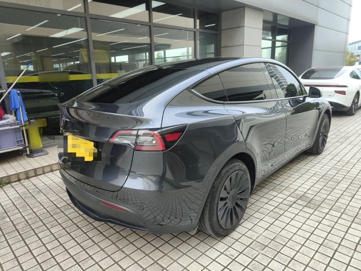 Model Y 2024 RWD photo 4