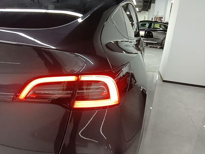 Model Y 2024 RWD photo 7