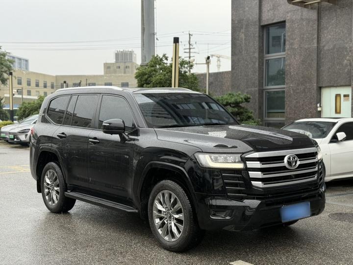 Land Cruiser Parallel Import photo 3