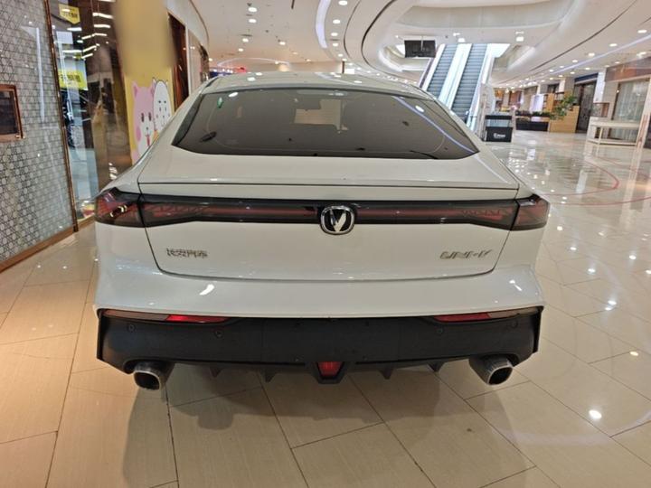 UNI-V 2022 1.5T Premium photo 5