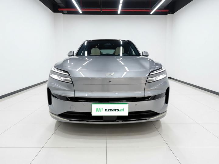 L90 2025 Ultra 6-Seater 85 photo 2