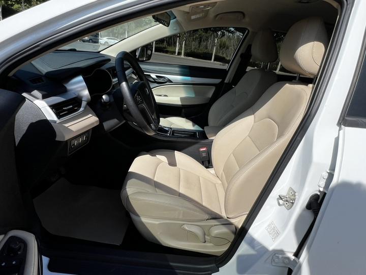 Emgrand 2018 1.5L CVT Luxury photo 7
