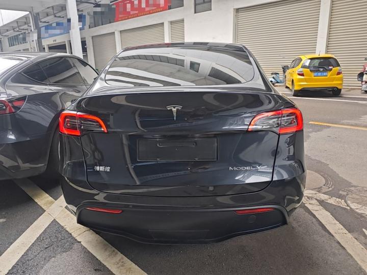 Model Y 2024 Long Range AWD photo 3