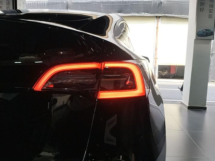 Model Y 2022 RWD photo 7