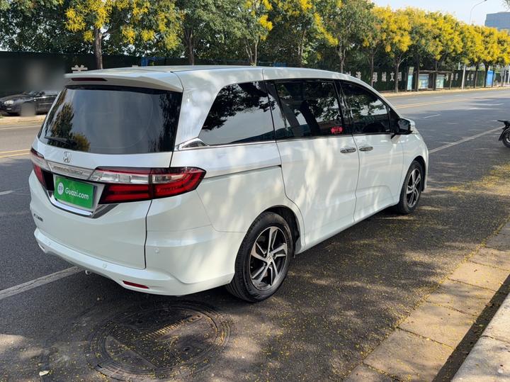 Odyssey 2015 Facelift 2.4L Luxury photo 4