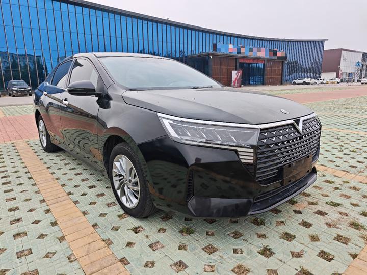 D60 2021 PLUS 1.6L XL CVT photo 3
