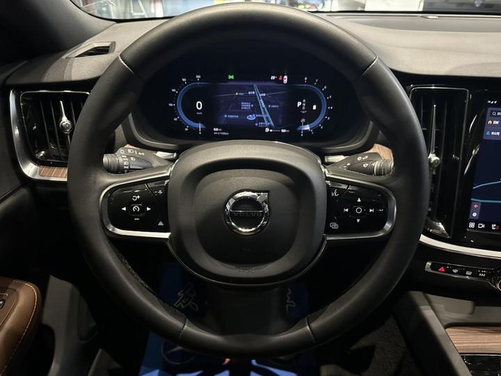 S60 2023 B4 Luxury photo 5