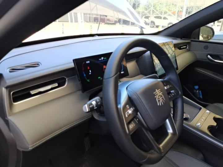 Qin PLUS 2025 DM-i ADAS 128KM Progressive photo 2