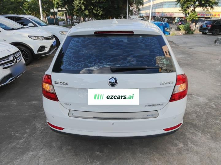 Rapid Spaceback 2016 Facelift 1.6L AT photo 5