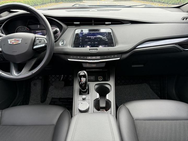 XT4 2020 Facelift 28T RWD Tech photo 5