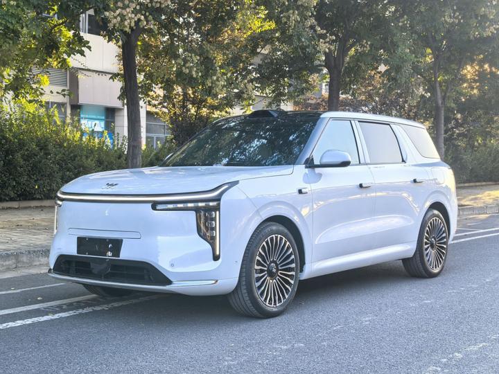 IM Motors LS8 2026 52 Max+ Tech Flagship 5-Seater
