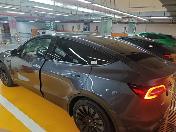 Model Y 2022 RWD photo 4