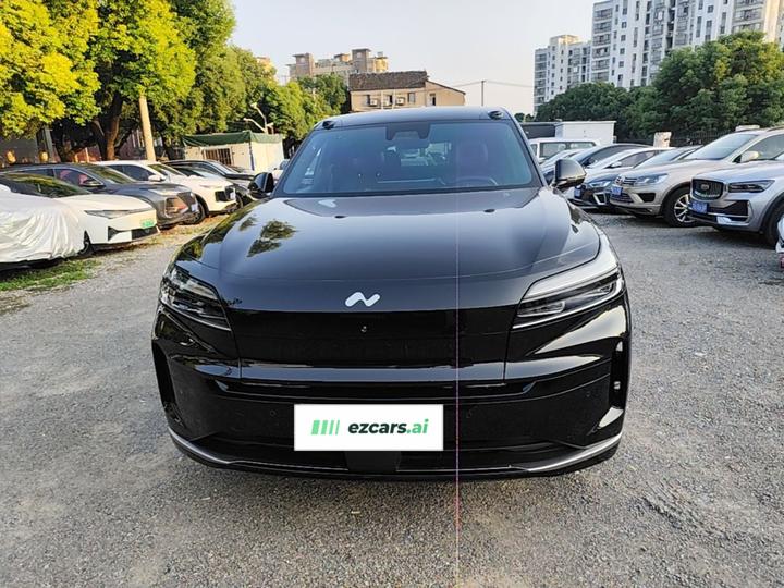 L90 2025 Ultra 6-Seater 85 photo 2