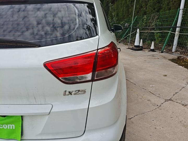 ix25 2017 1.6L AT Smart photo 7