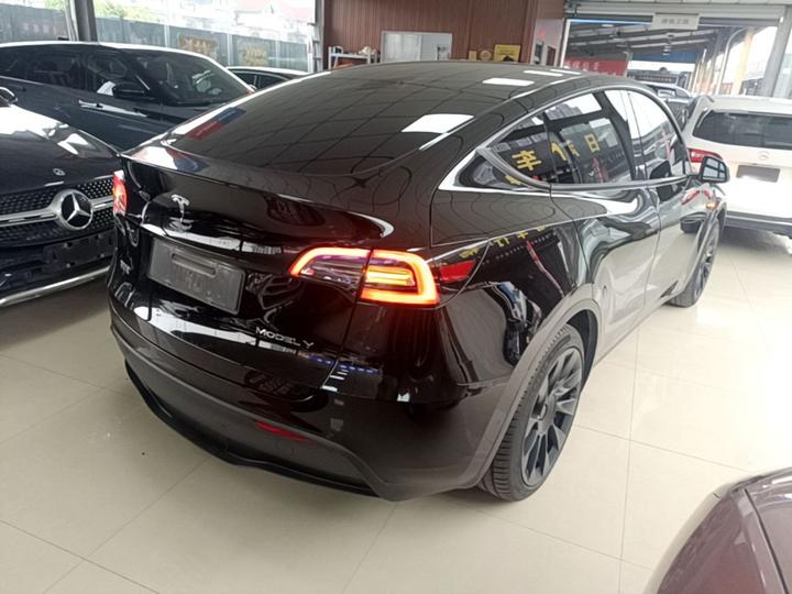 Model Y 2021 Standard Range RWD photo 4
