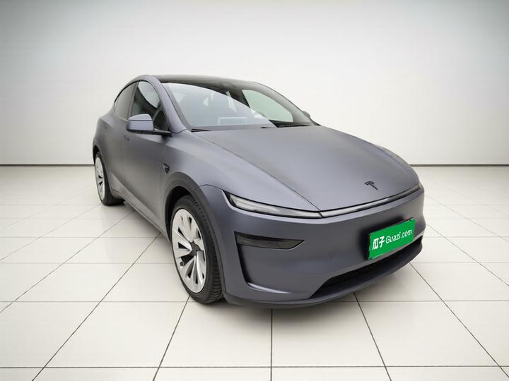 Model Y 2025 Long Range AWD Launch Edition photo 3